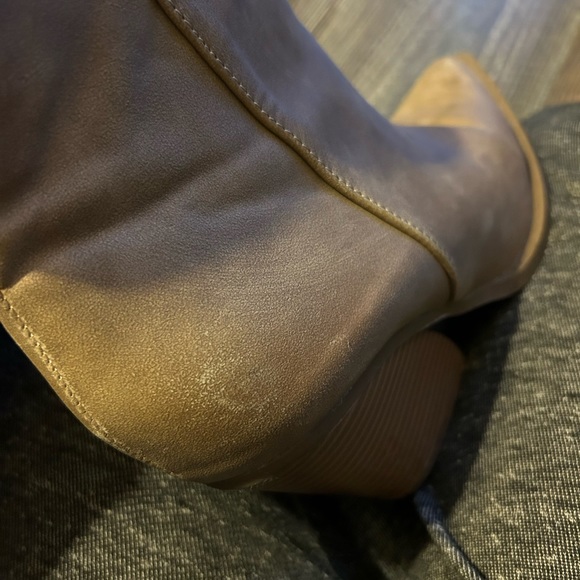 Boots - Picture 8 of 8